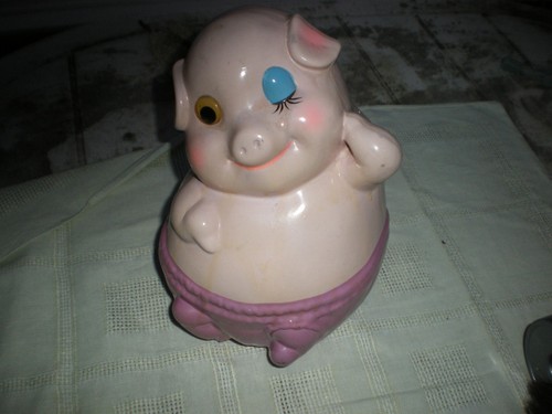 Une grosse tirelire cochon - cochon, en