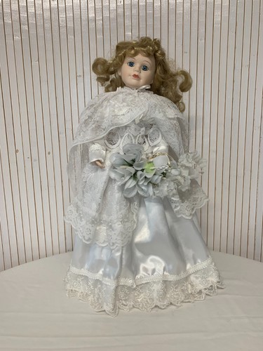 Poupée porcelaine vintage - poupée, en