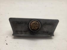 Système attache batterie pour