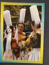 COSTUMES DU PAYS BIGOUDEN