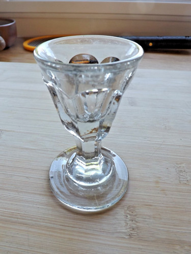 Verre soufflé liqueur dit - à,