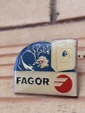 Pin's Pins Pin LAPEL Société Gros Électroménager Lave Linge Surfer "FAGOR" 