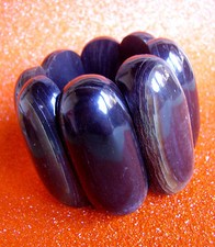 2176 / BRACELET / PAVES EN CORNE DE BOEUF MONTES SUR CAOUTCHOUC