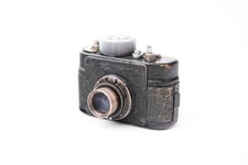 Appareil photo miniature AJAX 12 / F 21 par KMZ. Objectif f/2 - 28mm.