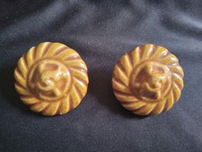 2 boutons anciens céramique