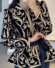 Magnifique Veste Brodée En Dorée Avec Sa Jupe Satinée Idéal Pour Vos Occasions