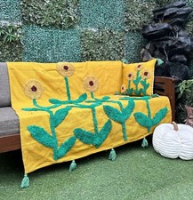 Parure de lit artisanale en coton jaune moutarde avec broderie touffetée tour...