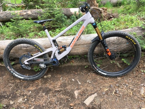 2023 santa cruz v6 - santa, with