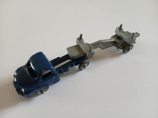 Camion bleue avec remorque