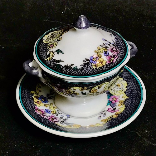 Soupiere sur plateau - plateau, miniature