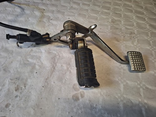 Platine avant droite pedale - droite, +