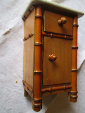 Meuble de poupée en pitchpin