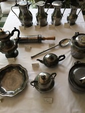 Etains divers,pichets,brocs,porte-déjeuner,clystère,louche 17-18-19ème siècle.  