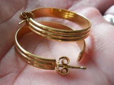 ancienne et jolie paire de boucles d'oreilles , or 18k poinçon d'orfèvre