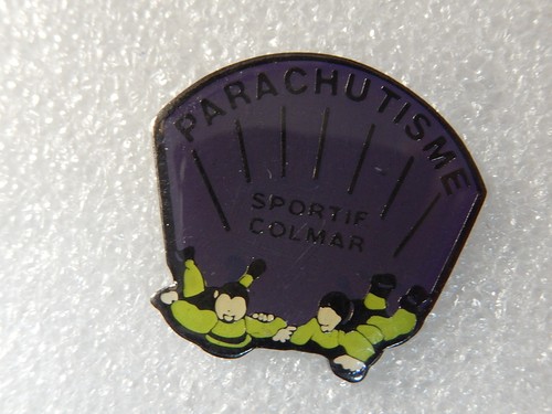 Pin parachutisme - pin's,