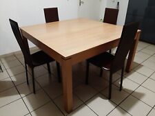 table a manger en chene.Avec 2 rallonges centrales.Peut accueillir 14 convives.