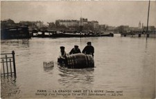 CPA PARIS Sauvetage d'un
