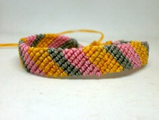 Bracelet artisanal « No80 » en macrame fil ciré