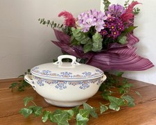 Soupière ancienne en faïence de Longwy