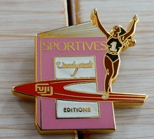 PIN'S ATHLETISME FUJI REVUE SPORTIVES VANDYSTADT EDITIONS ZAMAC ARTHUS BERTRAND