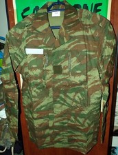 VESTE CAMOUFLAGE LEZARD DE TYPE PARACHUTISTES DE L'ARMEE FRANCAISE ,BOUTONS SUR
