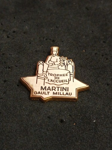 Pin martini gault millau - pin’s,