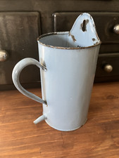 Ancien broc de lavement émaillé bleu