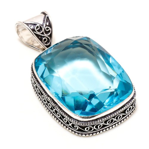 Pendentif bijou fait main - , en