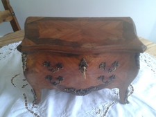  COMMODE de MAITRISE, Style