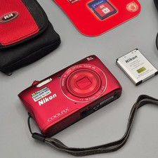 Nikon CoolPix S3700 20,1Mp 8x Digital Camera Compact Red, Charger, SD, Great!