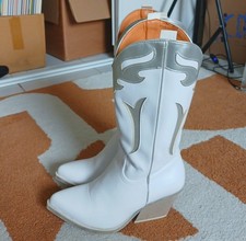 Bottes santiags blanches et