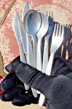 DÎNETTE ANCIENNE, ENSEMBLE de COUVERTS en métal, 11 pièces