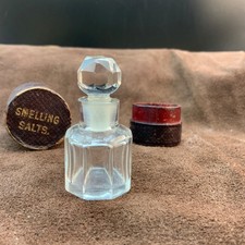 Beau petit flacon à sels