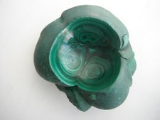CENDRIER EN PIERRE  MALACHITE DU GABON 13X14X 5 CM POIDS  1.300 KGS