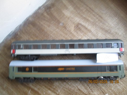 Deux wagons voyageurs - n°60/26,