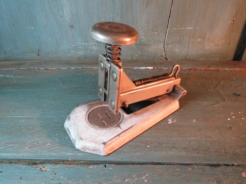 Ancienne agrafeuse bureau - ancienne,