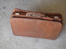Ancienne valise de voyage en