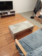 Table basse de salon grise type contemporaine neuve qualité haut de gamme .