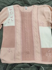 DAMART Très jolie pull en maille torsadé avec broderie  taille 46/48