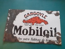 ANCIENNE PLAQUE ÉMAILLÉE MOBIL OIL  DOUBLE FACE EN POTENCE, no copie, porcelaine