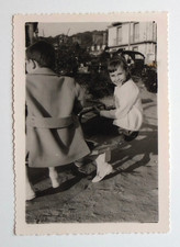 Fille souriante tourniquet