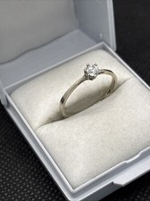 Ancienne Bague Solitaire En