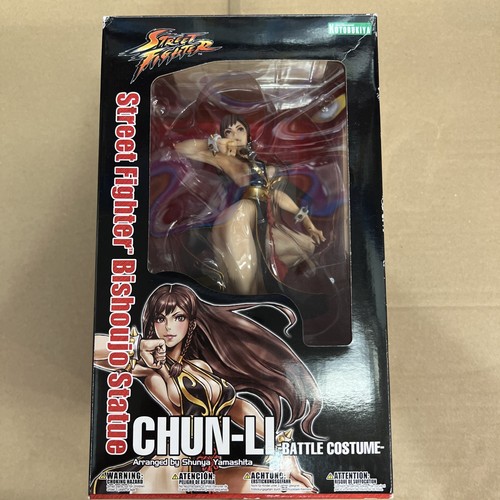 Street fighter bishoujo - street, statue