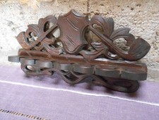 Porte-pipes Ancien Mural en bois sculpté style Foret Noire