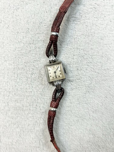 Belle montre mécanique suisse - belle,
