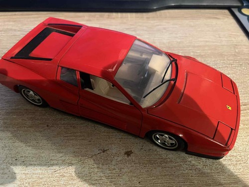 Voiture miniature ferrari - 1/18,
