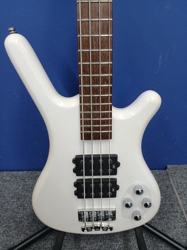 Guitare basse électrique