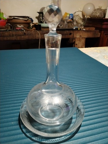 Carafe sur soucoupe - carafe,