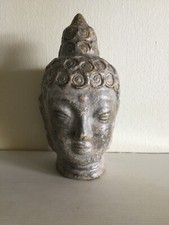 Tête de Bouddha en terre