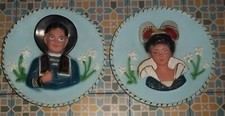  2 assiettes plâtre en relief - Décoration murale - Bretonne Breton Costumes  BE